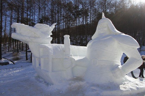 Korean admiral and a dragon carved out of snow and ice