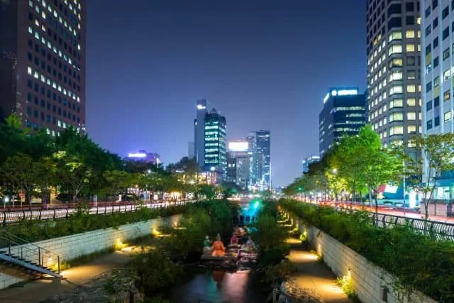Buildings at night at Cheonggyecheon
