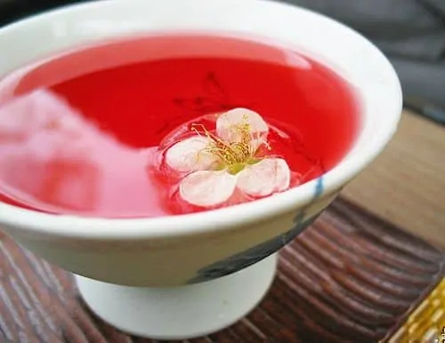 omija-tea in a white bowl